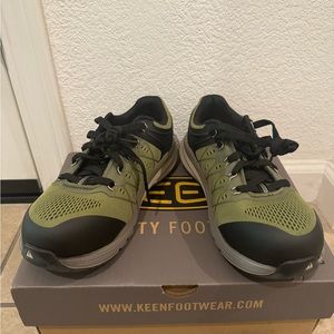 Keen utility footwear vista energy black Olive women Size 7.5W wide NEW